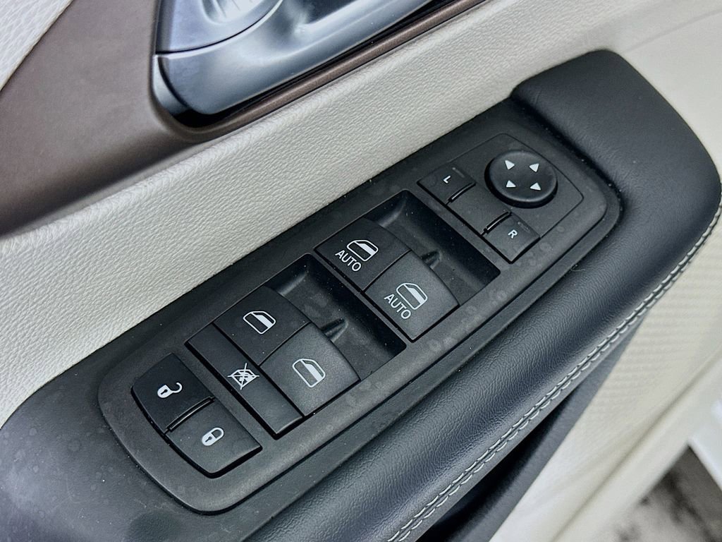 Used 2024 Chrysler Voyager LX FWD image 21