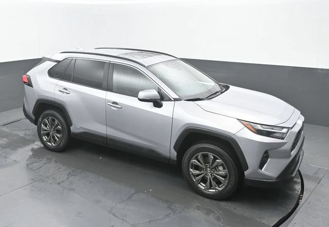 Used 2022 Toyota RAV4 XLE Premium AWD/4WD image 30