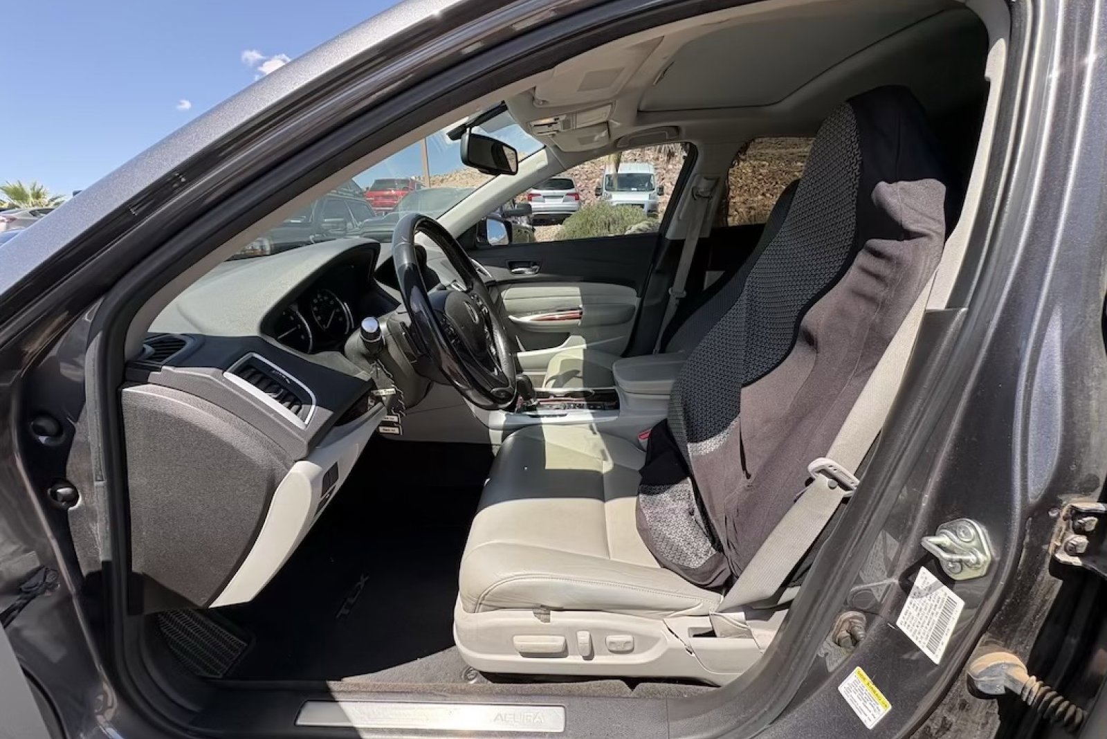 Used 2017 Acura TLX FWD image 9