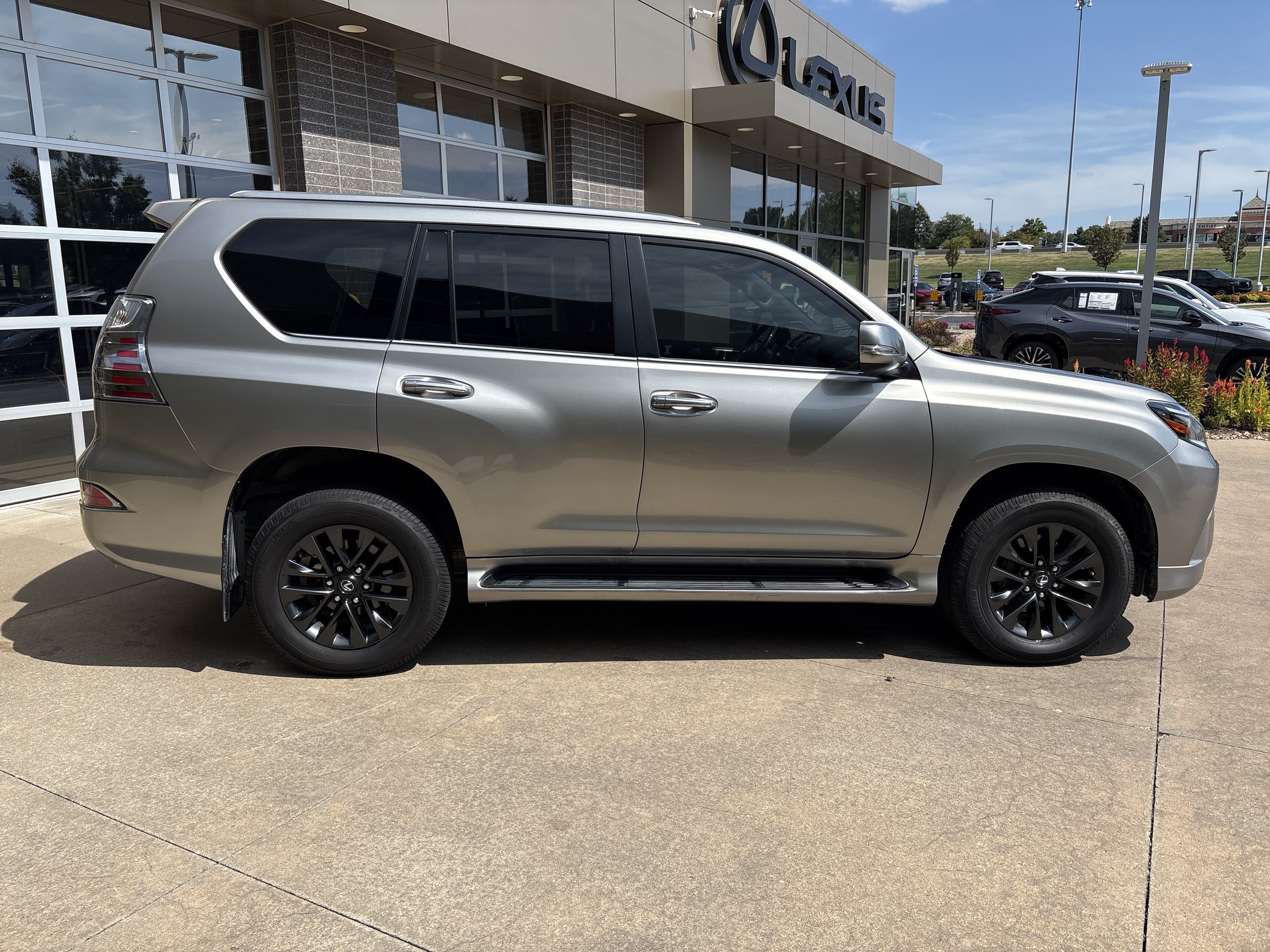 Used 2021 Lexus GX 460 Premium w/ Premium Package AWD/4WD image 33
