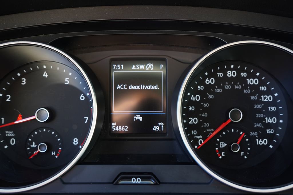 Used 2021 Volkswagen Tiguan SE w/ Panoramic Sunroof Package image 32