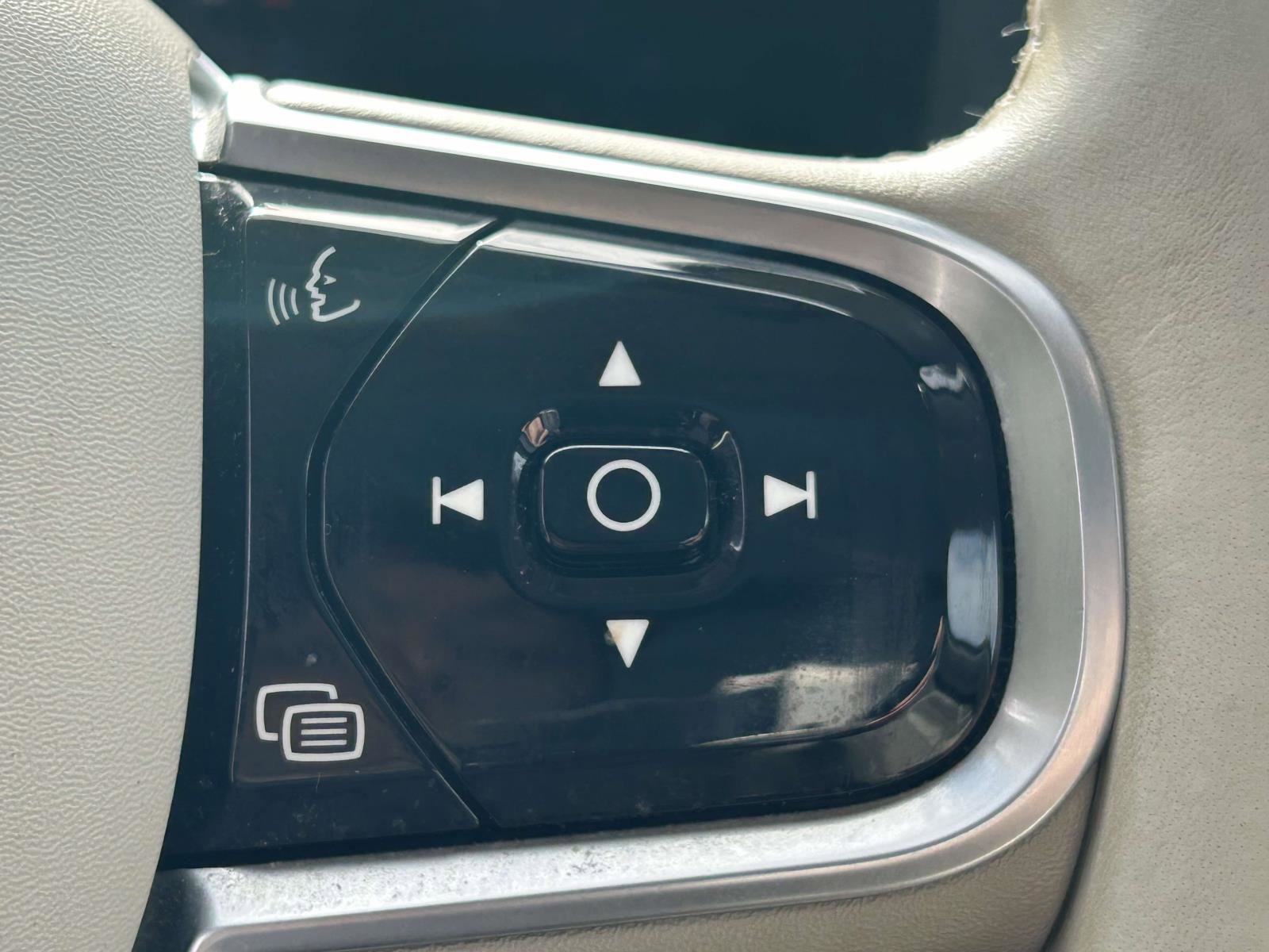Certified 2023 Volvo XC60 B5 Core AWD/4WD image 23