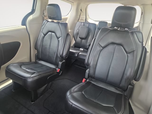 Used 2023 Chrysler Pacifica Touring-L FWD image 13