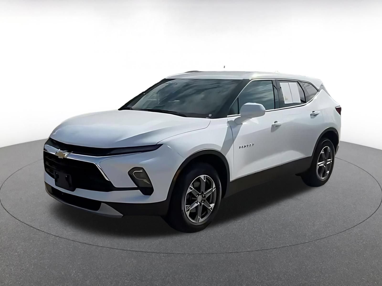 Used 2026 Chevrolet Blazer LT FWD image 8