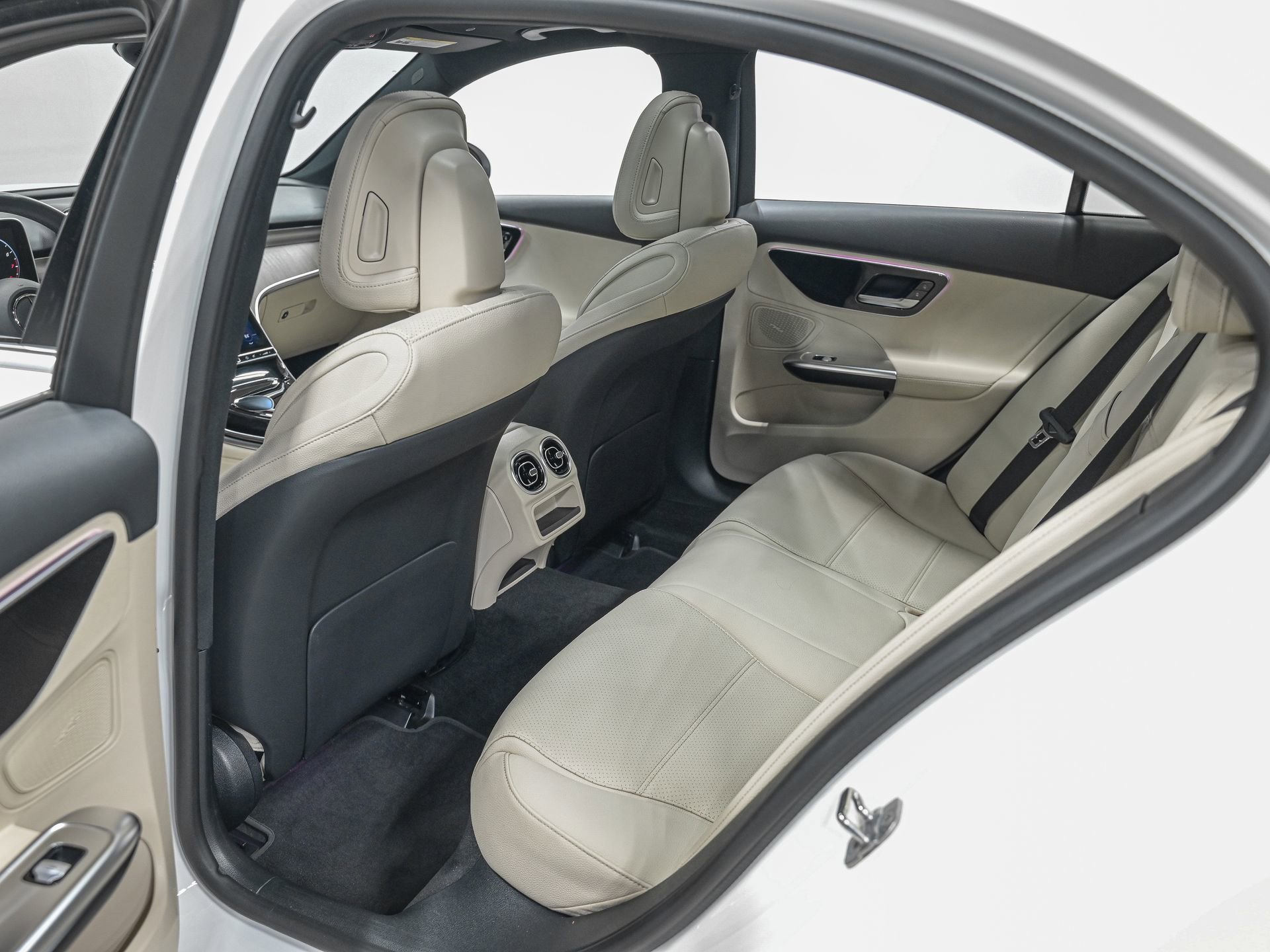Used 2025 Mercedes-Benz C 300 4MATIC Sedan image 26