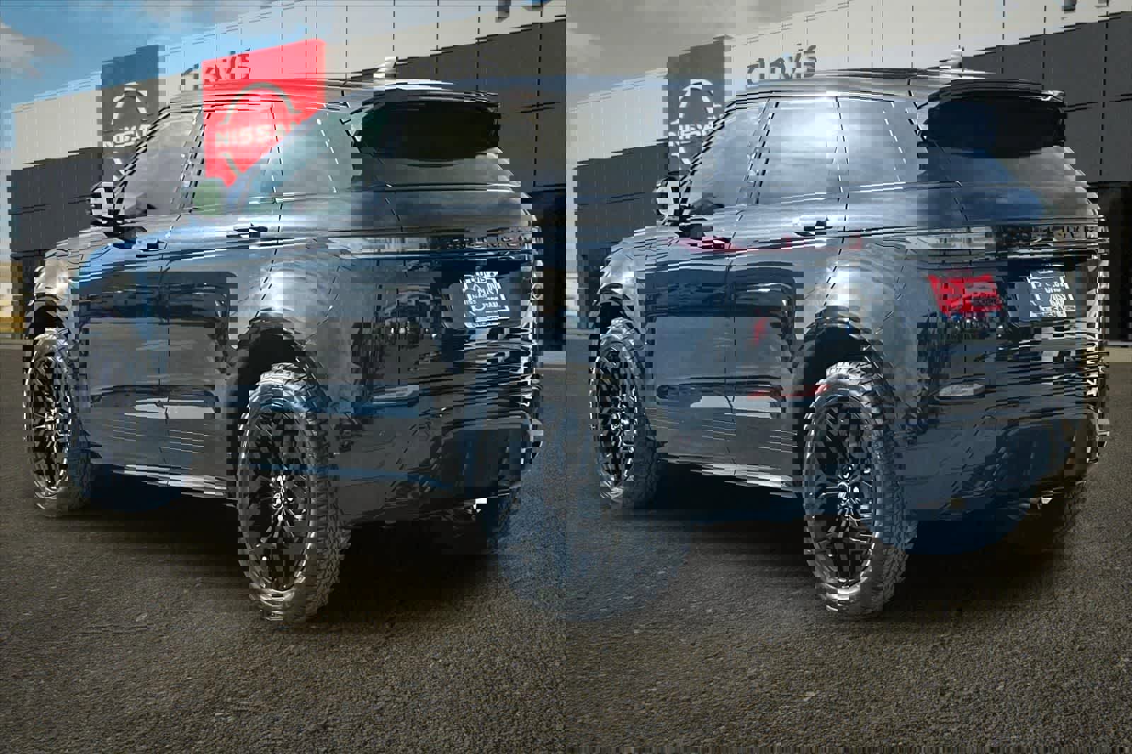 Used 2023 Land Rover Range Rover Evoque R-Dynamic S image 7