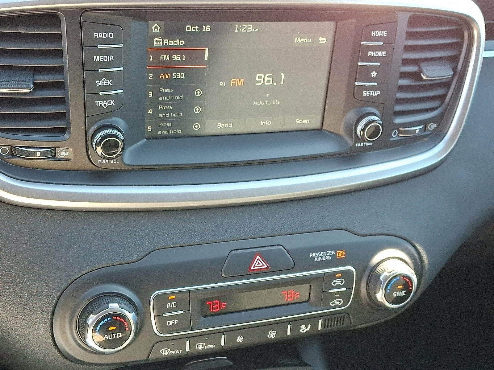 Used 2019 Kia Sorento AWD V6 image 16