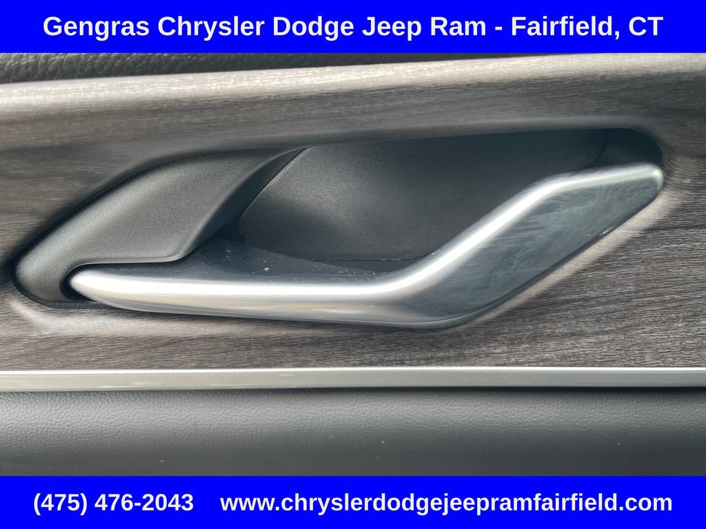 Used 2023 Jeep Grand Cherokee Limited w/ Luxury Tech Group II AWD/4WD image 37