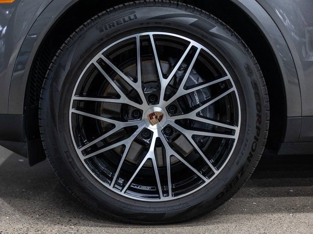 Certified 2025 Porsche Cayenne Coupe AWD/4WD image 17