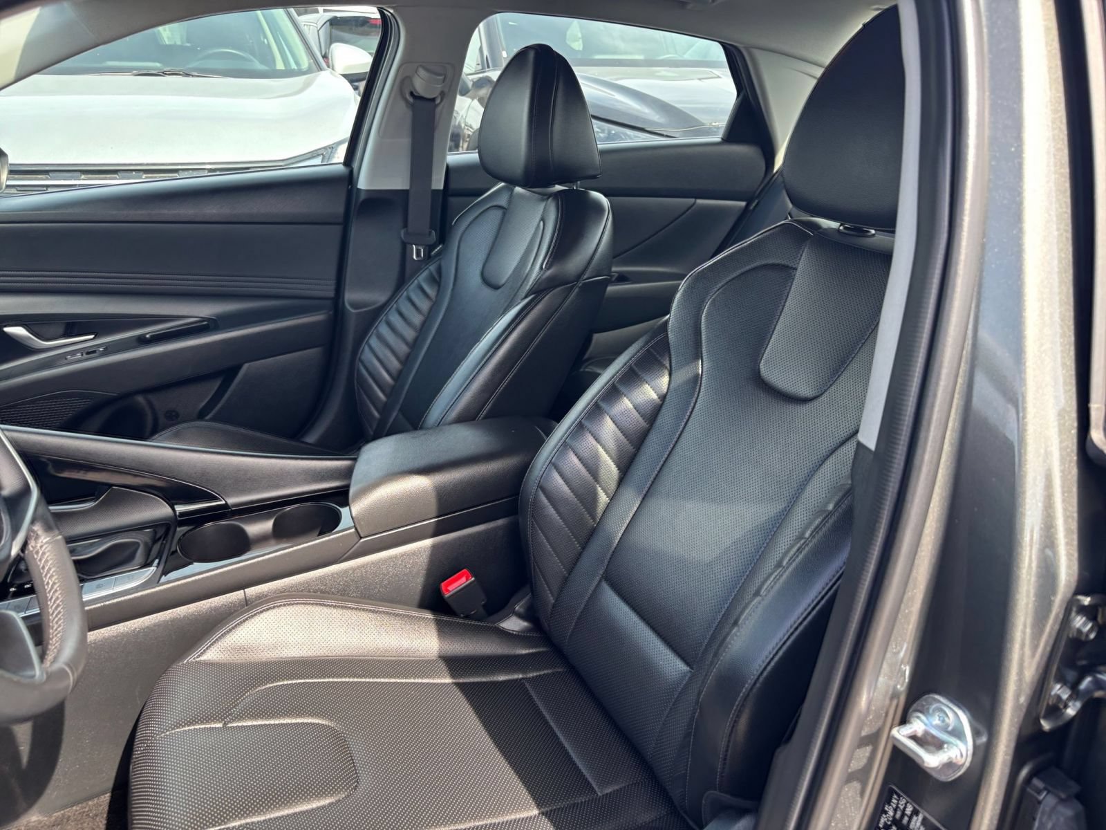 Used 2025 Hyundai Elantra Limited FWD image 28