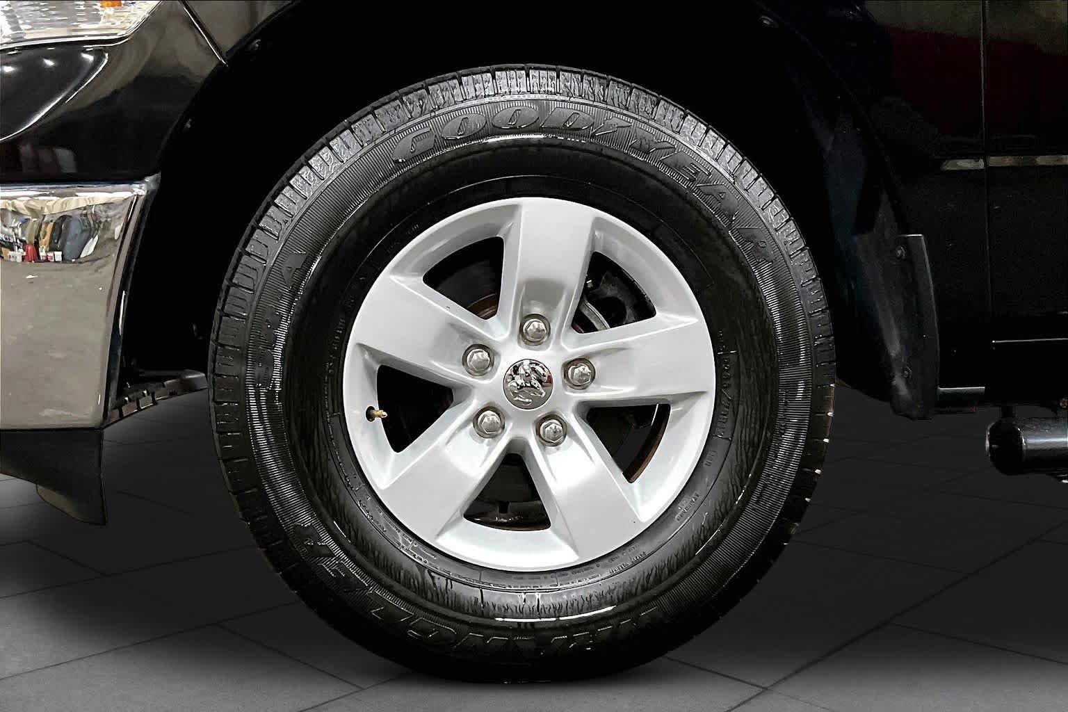 Used 2019 RAM 1500 Classic SLT RWD image 11