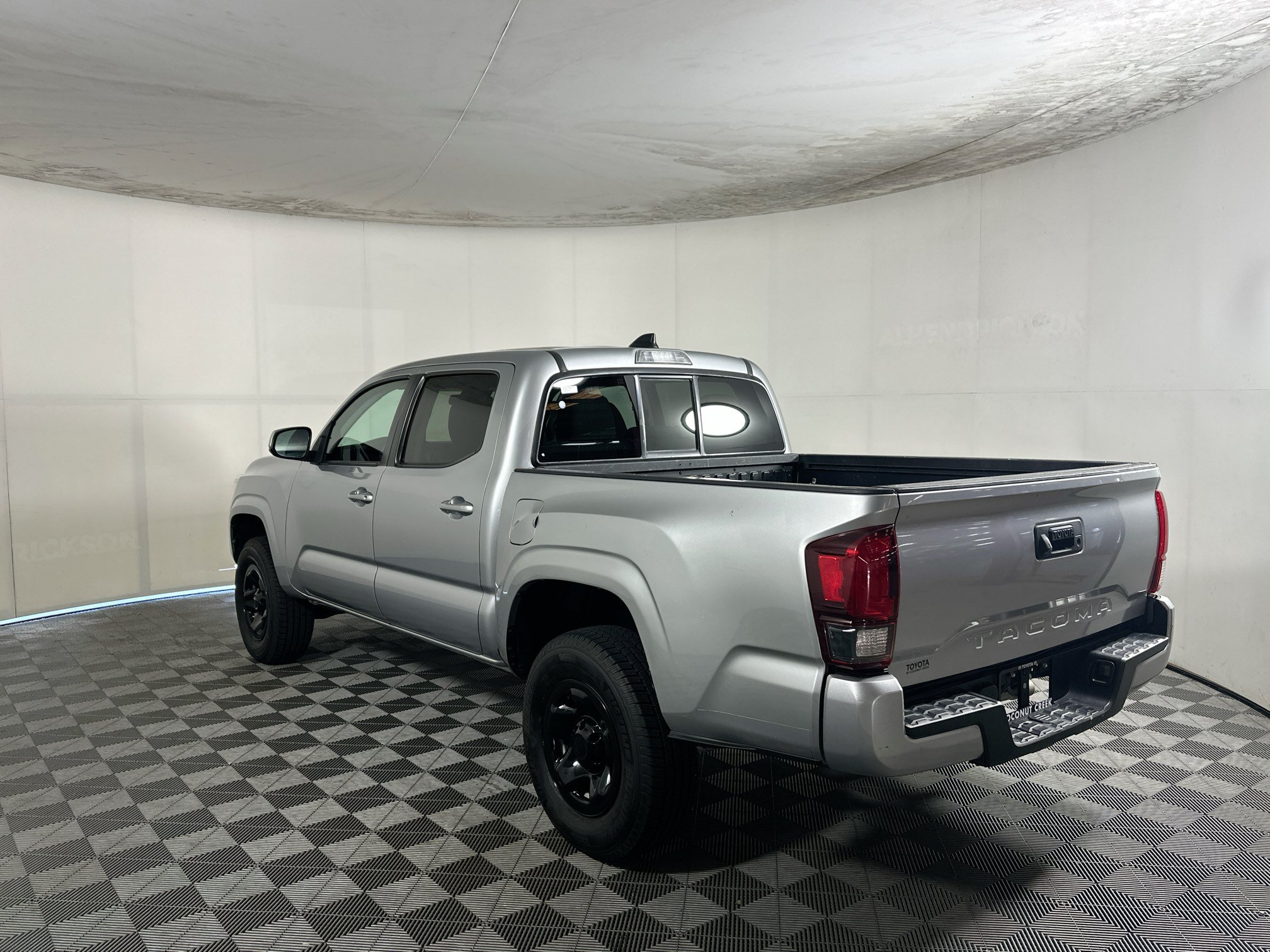 Used 2022 Toyota Tacoma SR w/ SR Convenience Package RWD image 5