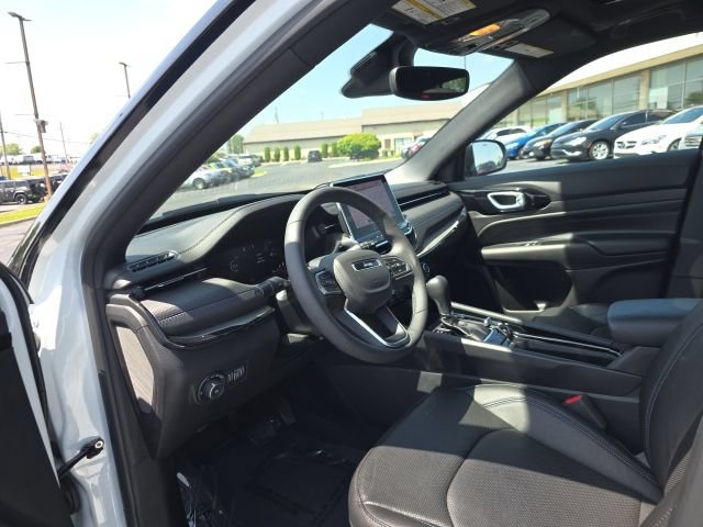 Used 2025 Jeep Compass Limited w/ Driver Assist Group I AWD/4WD image 18