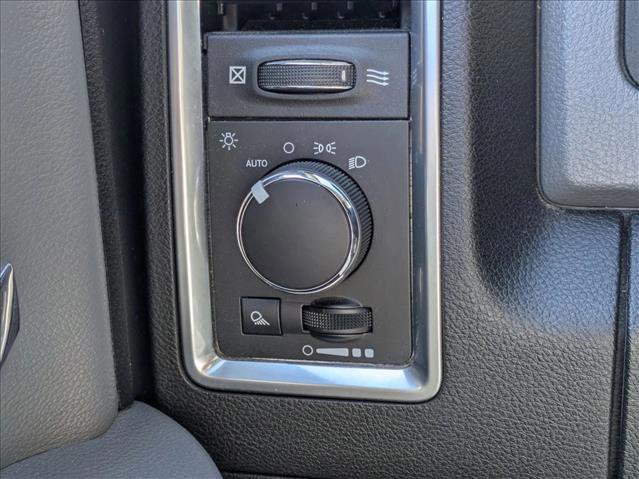 Used 2018 RAM 1500 Classic SLT image 15