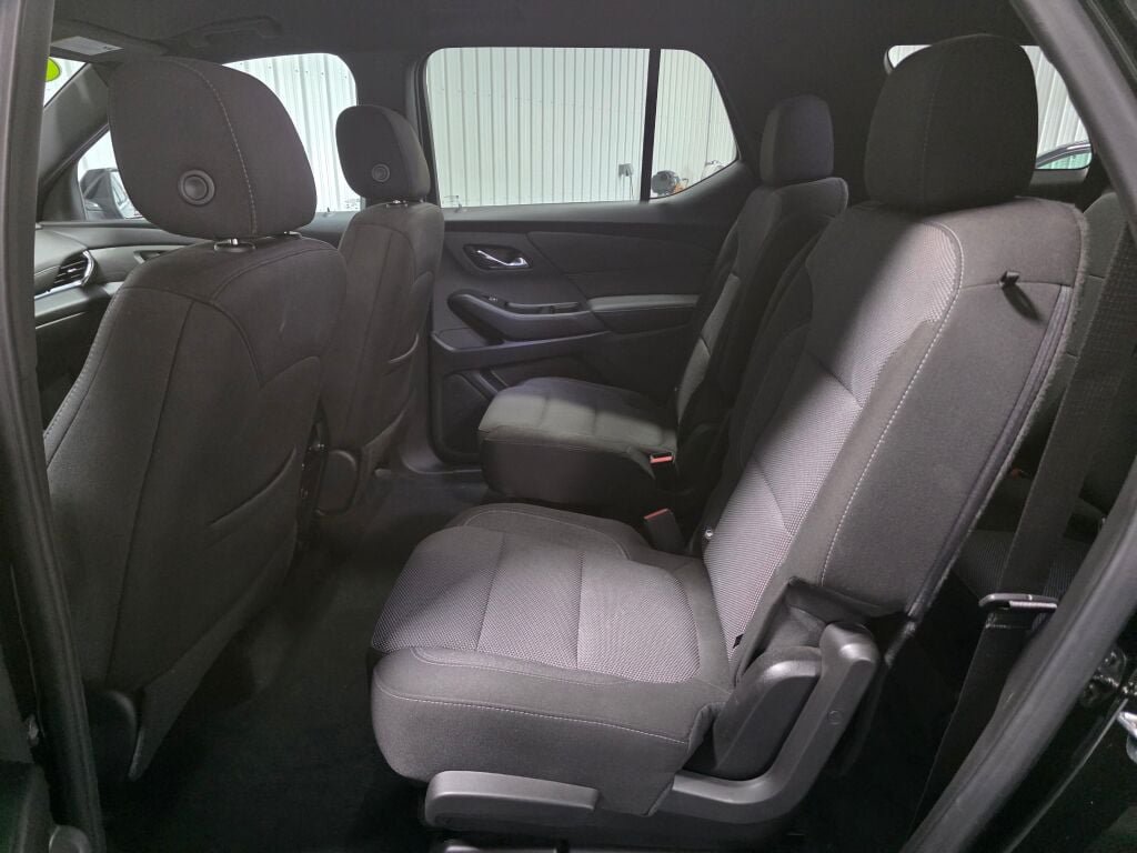 Used 2022 Chevrolet Traverse LT FWD image 10