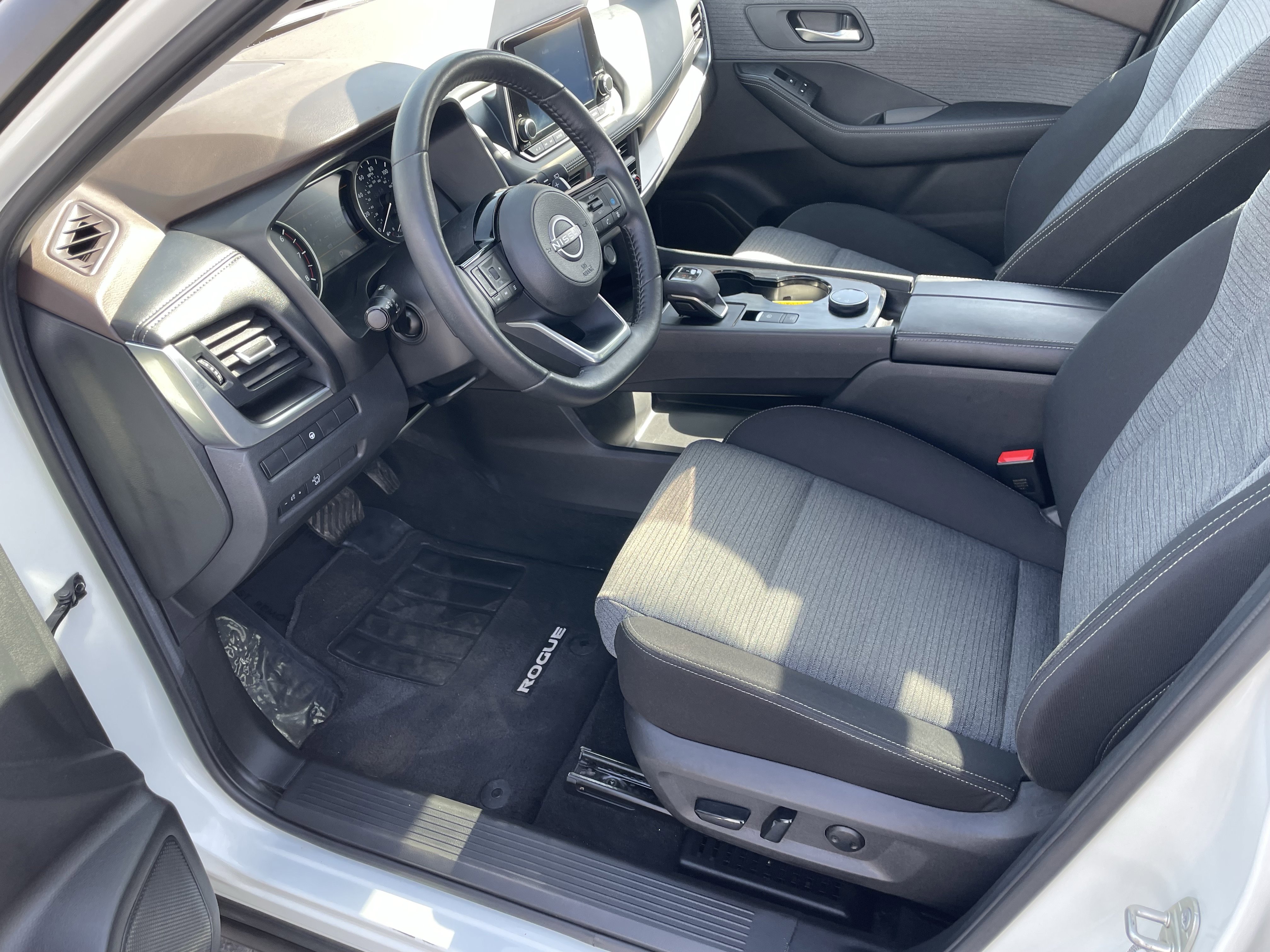 Used 2023 Nissan Rogue SV image 13