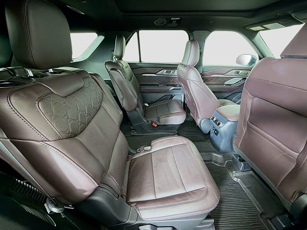 Used 2025 Ford Explorer Platinum w/ LUX Leather Package image 28