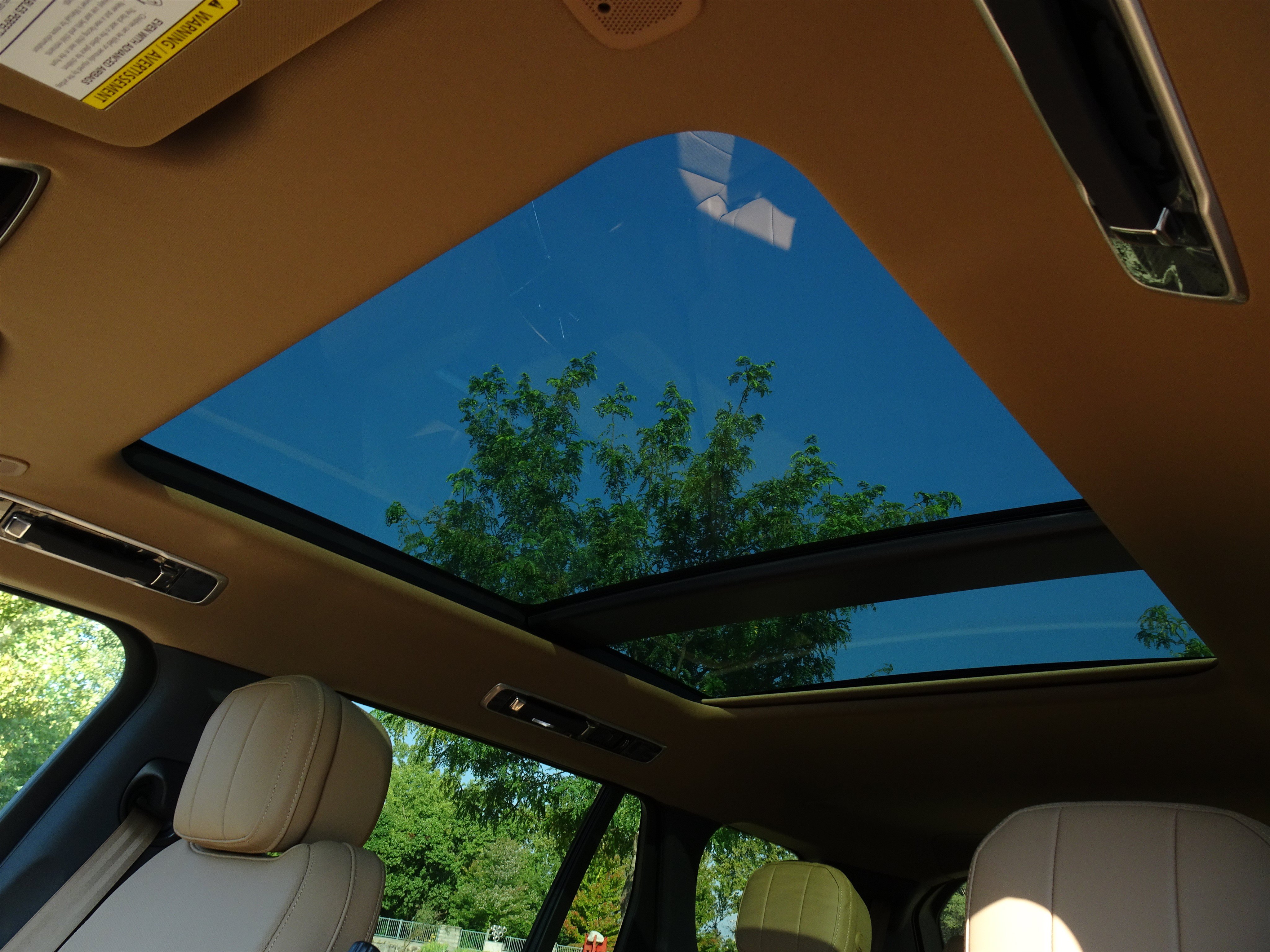 New 2026 Land Rover Range Rover Long Wheelbase SE AWD/4WD image 5