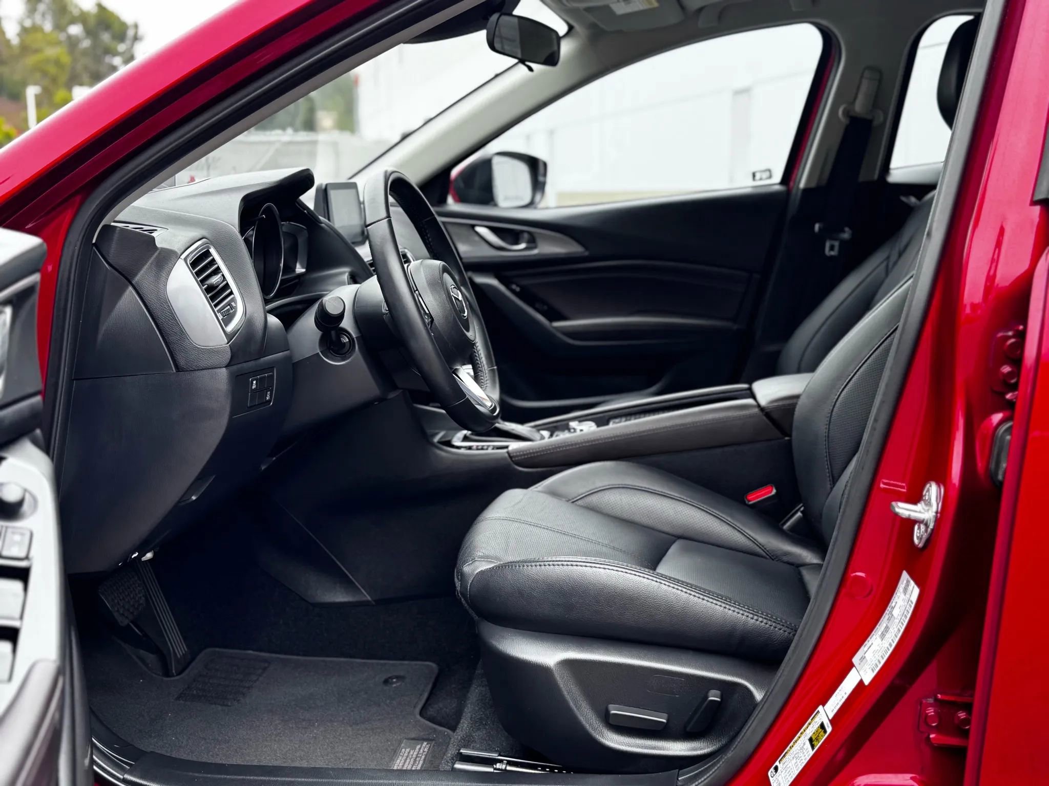 Used 2018 MAZDA MAZDA3 Grand Touring image 32