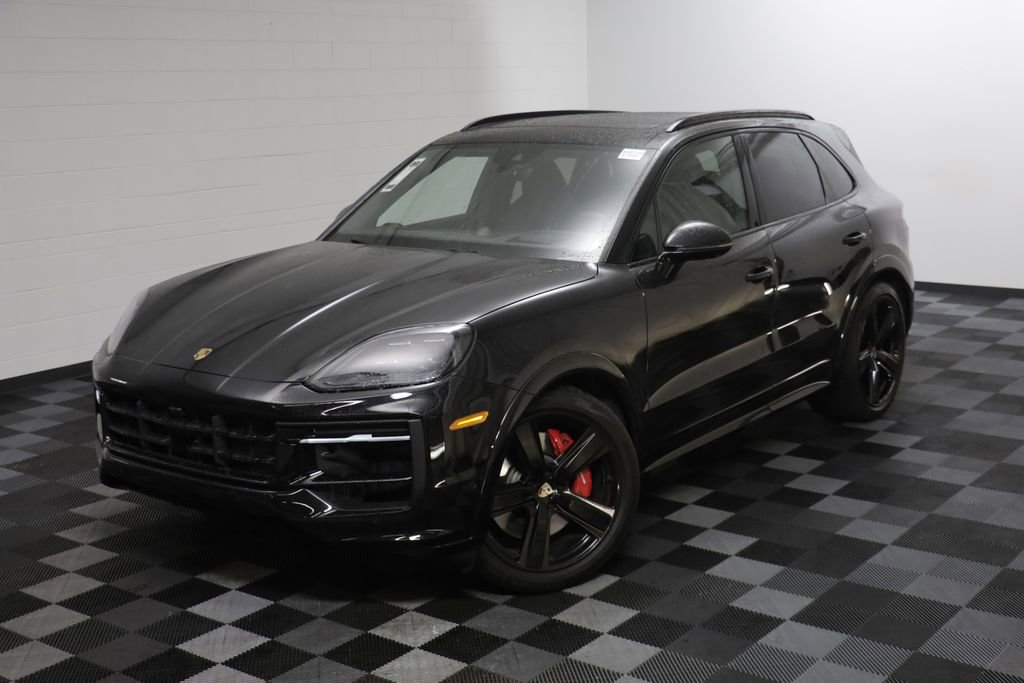Used 2025 Porsche Cayenne GTS AWD/4WD image 2