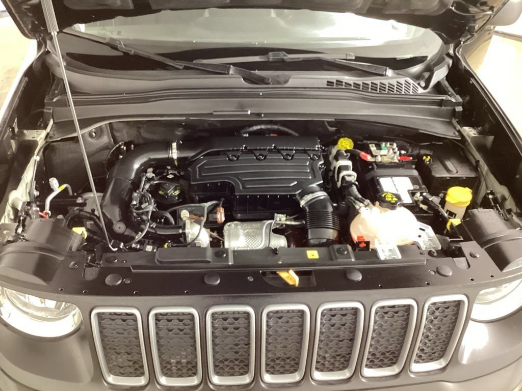 Used 2022 Jeep Renegade Latitude AWD/4WD image 27