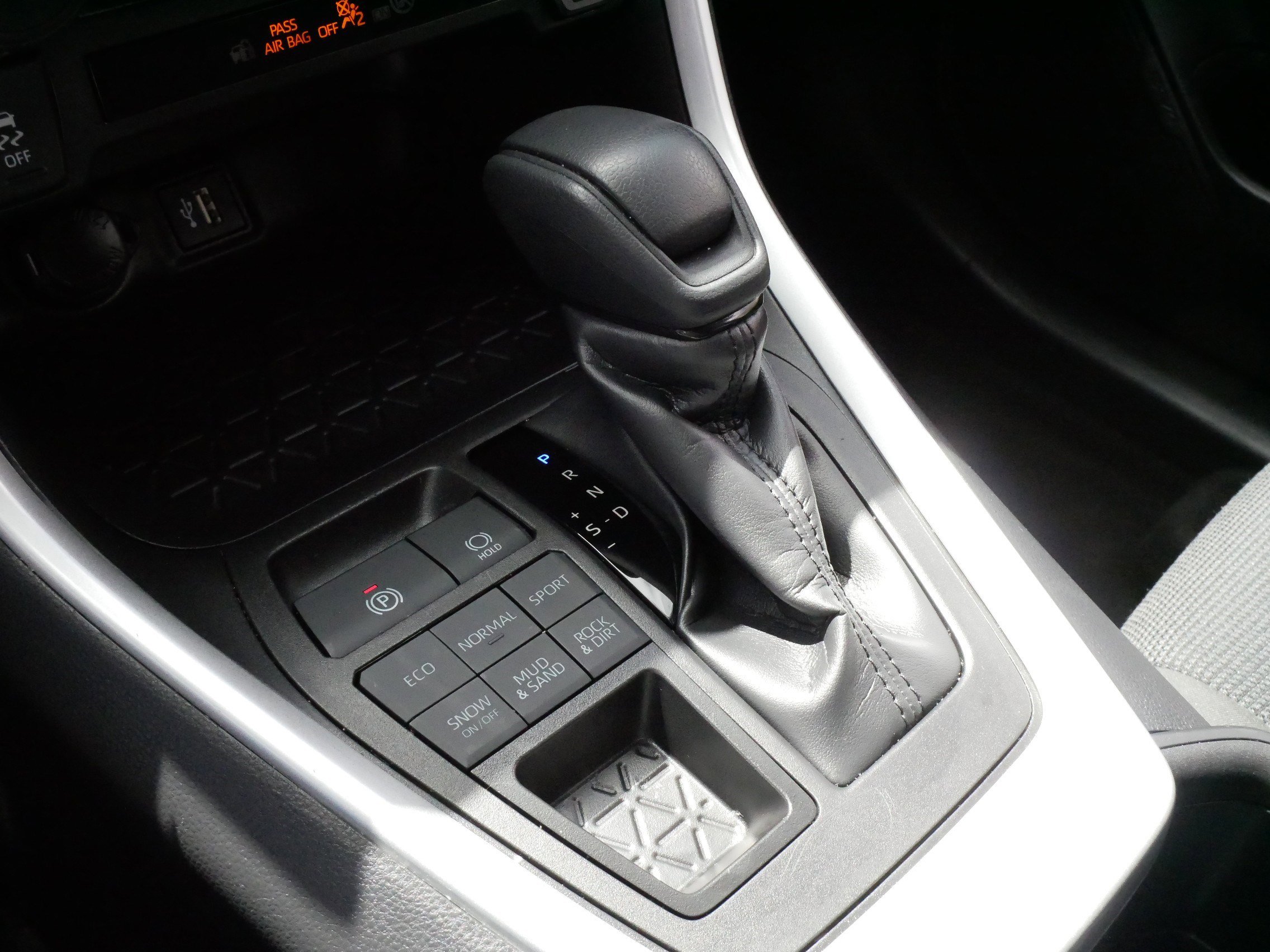 Used 2023 Toyota RAV4 LE AWD/4WD image 24