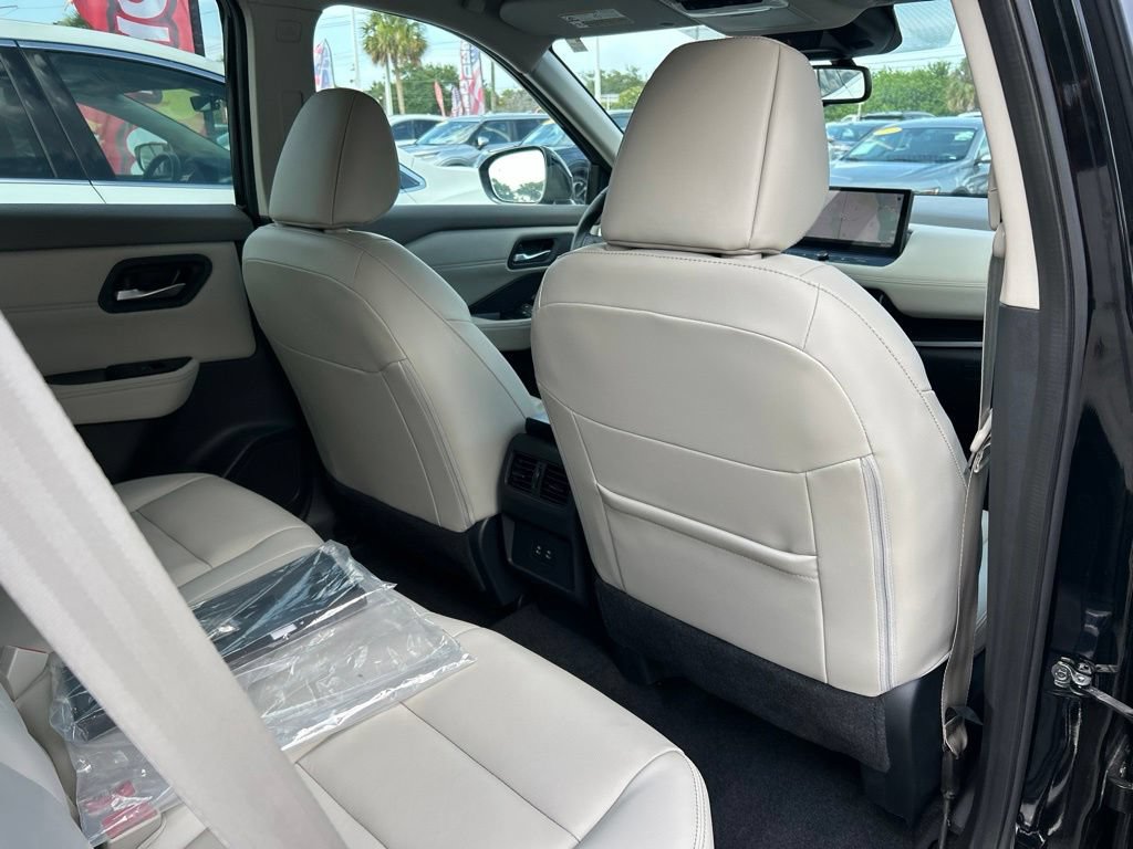 Certified 2025 Nissan Rogue SL FWD image 48