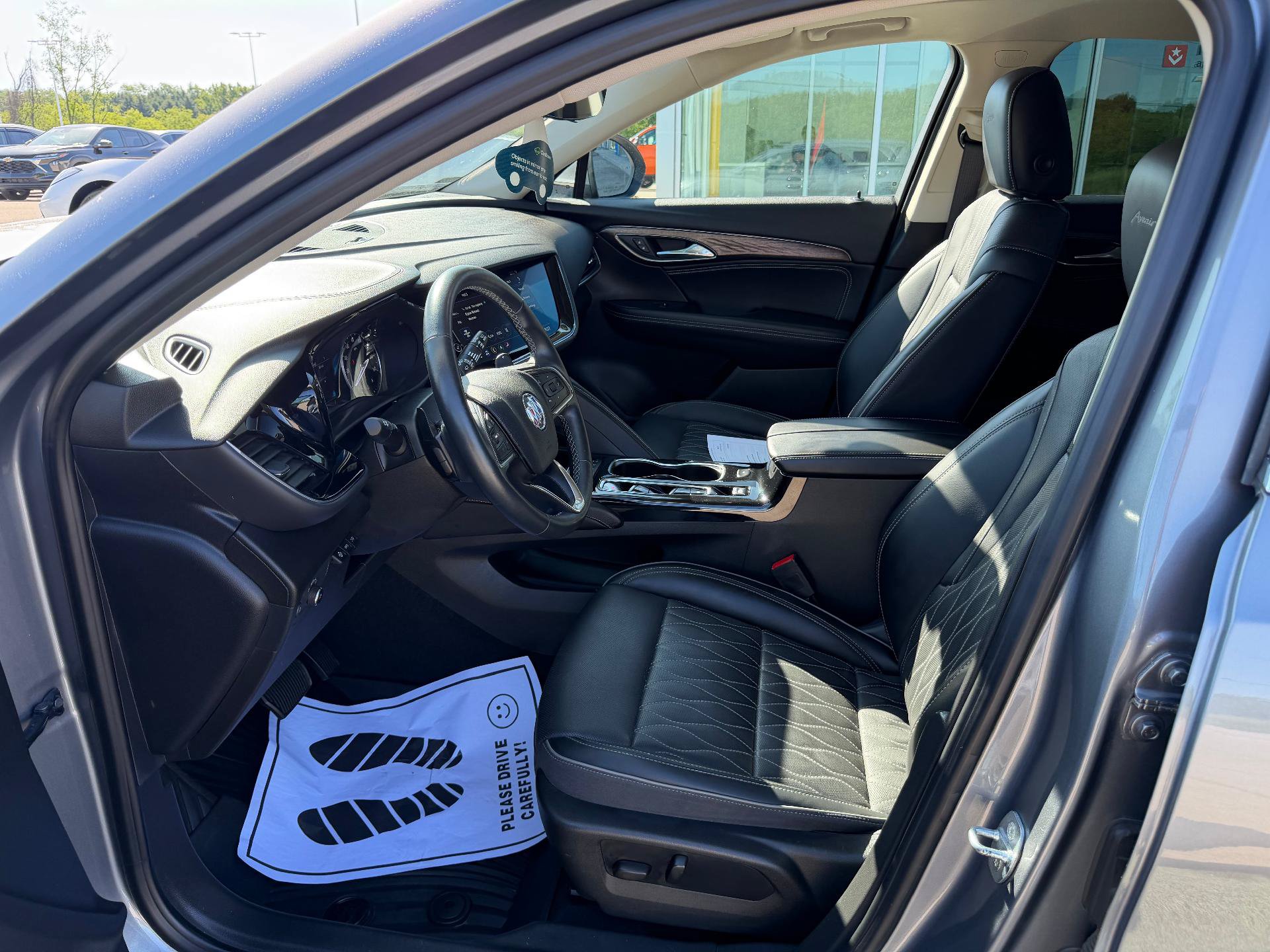 Certified 2022 Buick Envision Avenir w/ Technology Package II AWD/4WD image 17