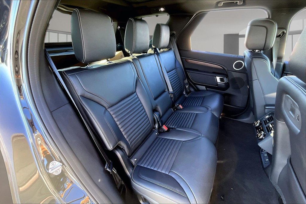 Certified 2025 Land Rover Discovery Dynamic SE AWD/4WD image 23