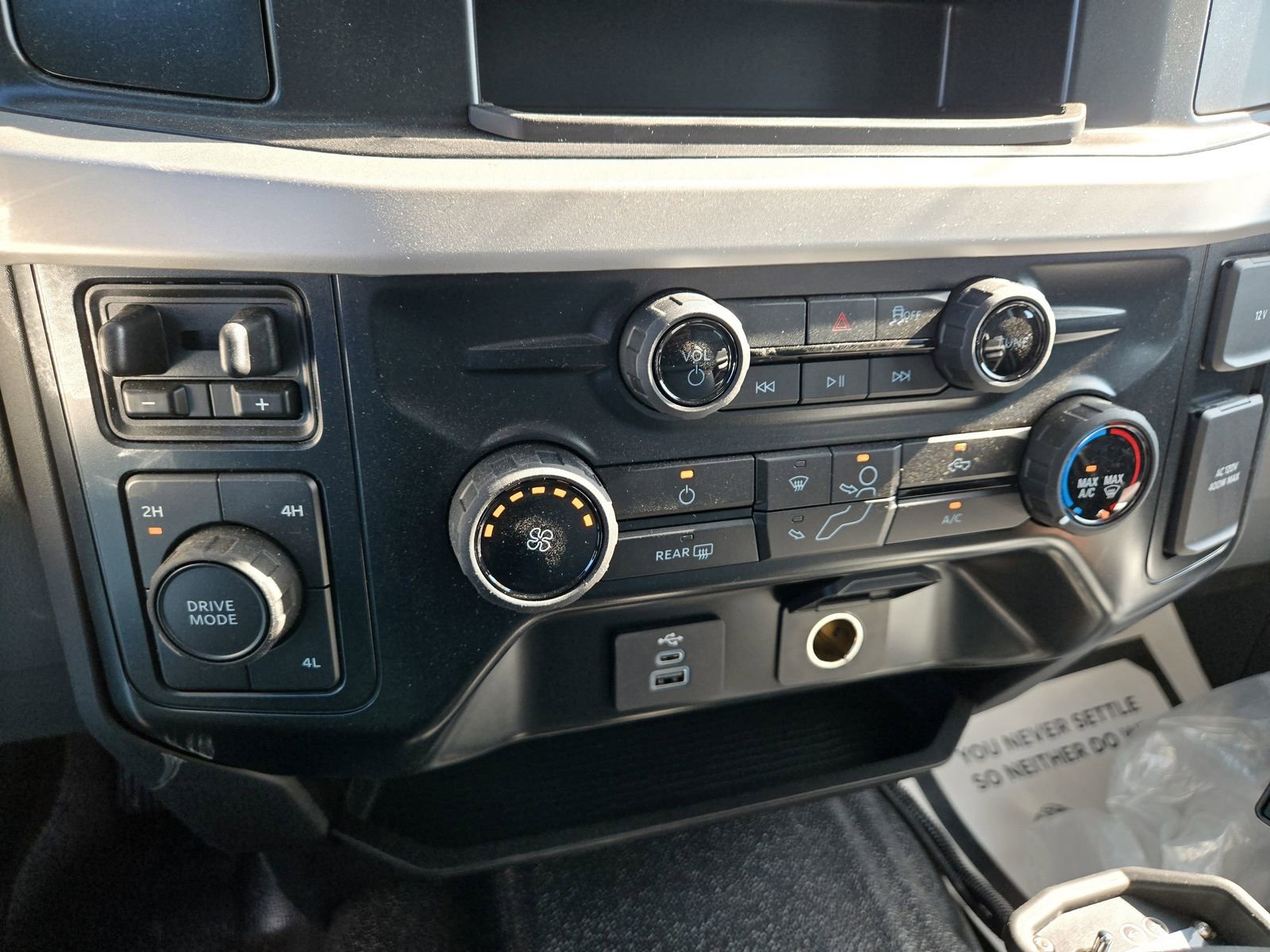 New 2025 Ford F550 4x4 SuperCab Super Duty image 15