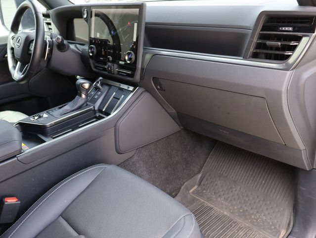 Used 2024 Lexus GX 550 w/ Accessory Package (2T) AWD/4WD image 12