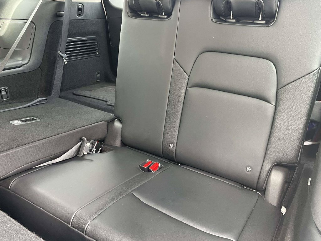 Used 2022 Nissan Pathfinder SL AWD/4WD image 13