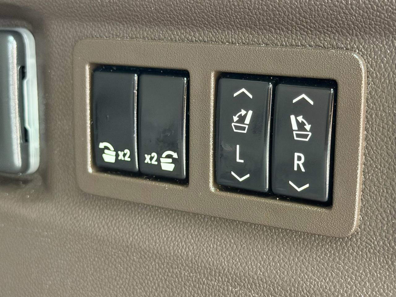 Used 2021 Chevrolet Tahoe LT w/ LT Signature Package AWD/4WD image 31