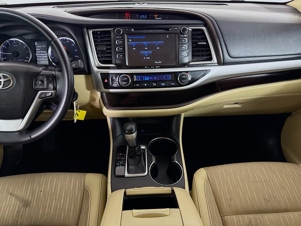 Used 2018 Toyota Highlander Plus FWD image 14