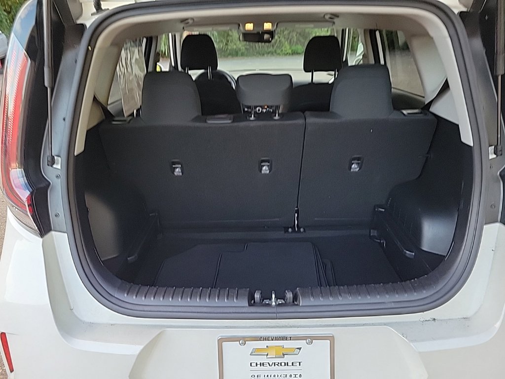 Used 2025 Kia Soul LX w/ LX Technology Package FWD image 32