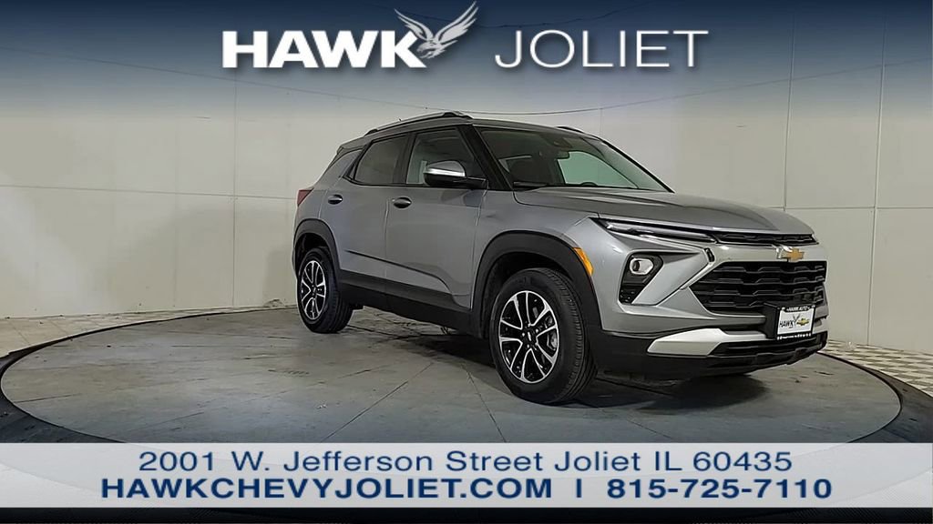 Used 2025 Chevrolet TrailBlazer LT AWD/4WD image 2