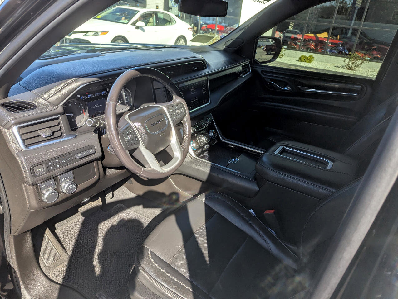 Used 2021 GMC Yukon XL Denali image 14