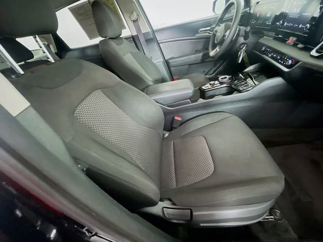 Used 2024 Kia Sportage LX FWD image 28