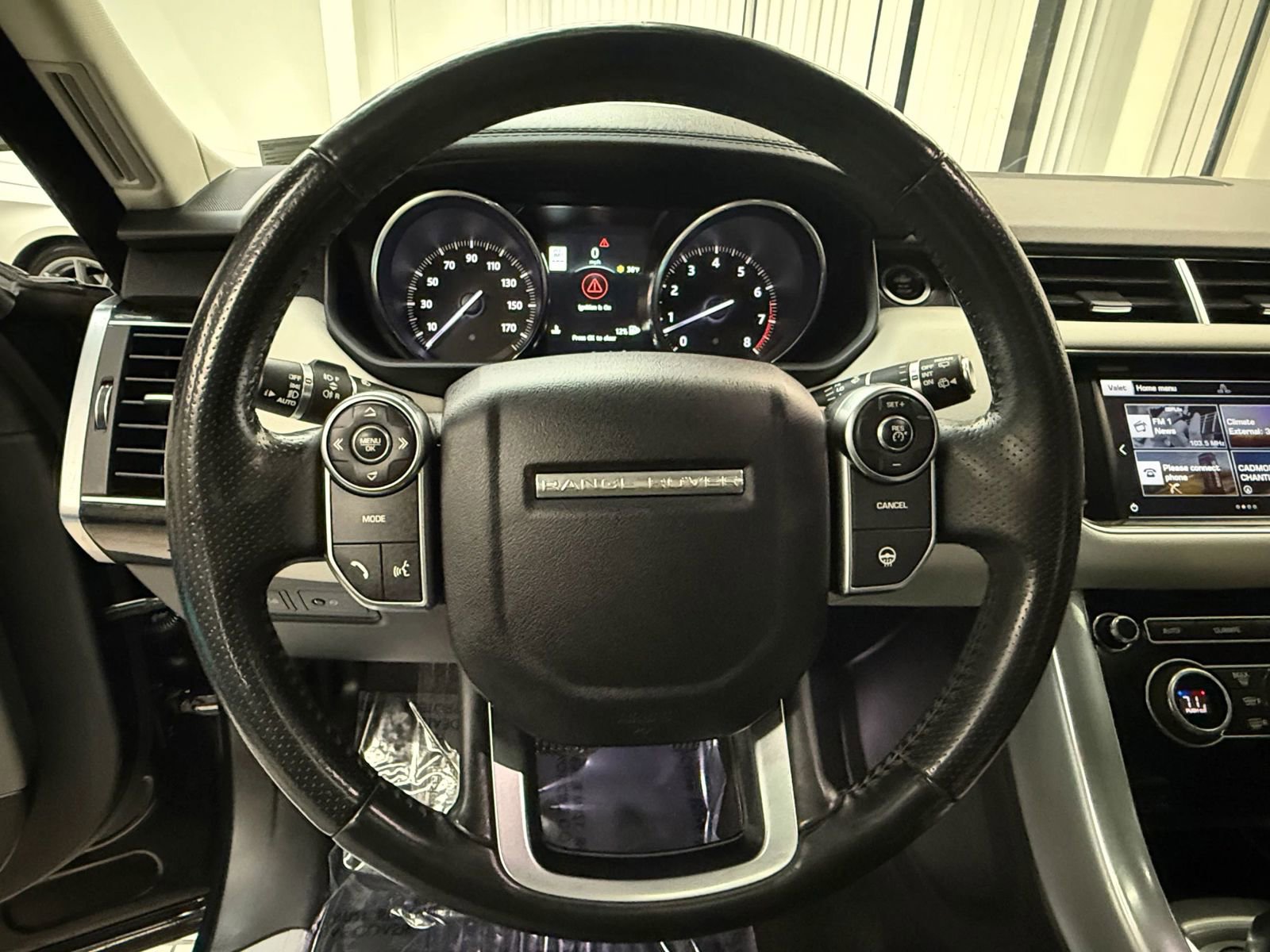 Used 2016 Land Rover Range Rover Sport HSE image 26