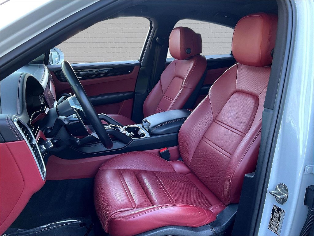 Used 2022 Porsche Cayenne Coupe w/ Premium Package AWD/4WD image 17
