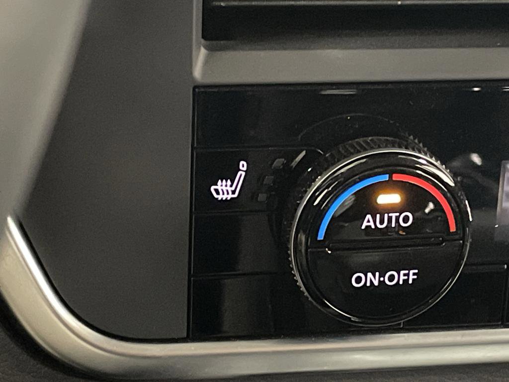 Used 2023 Nissan Rogue SV w/ SV Premium B Package image 8