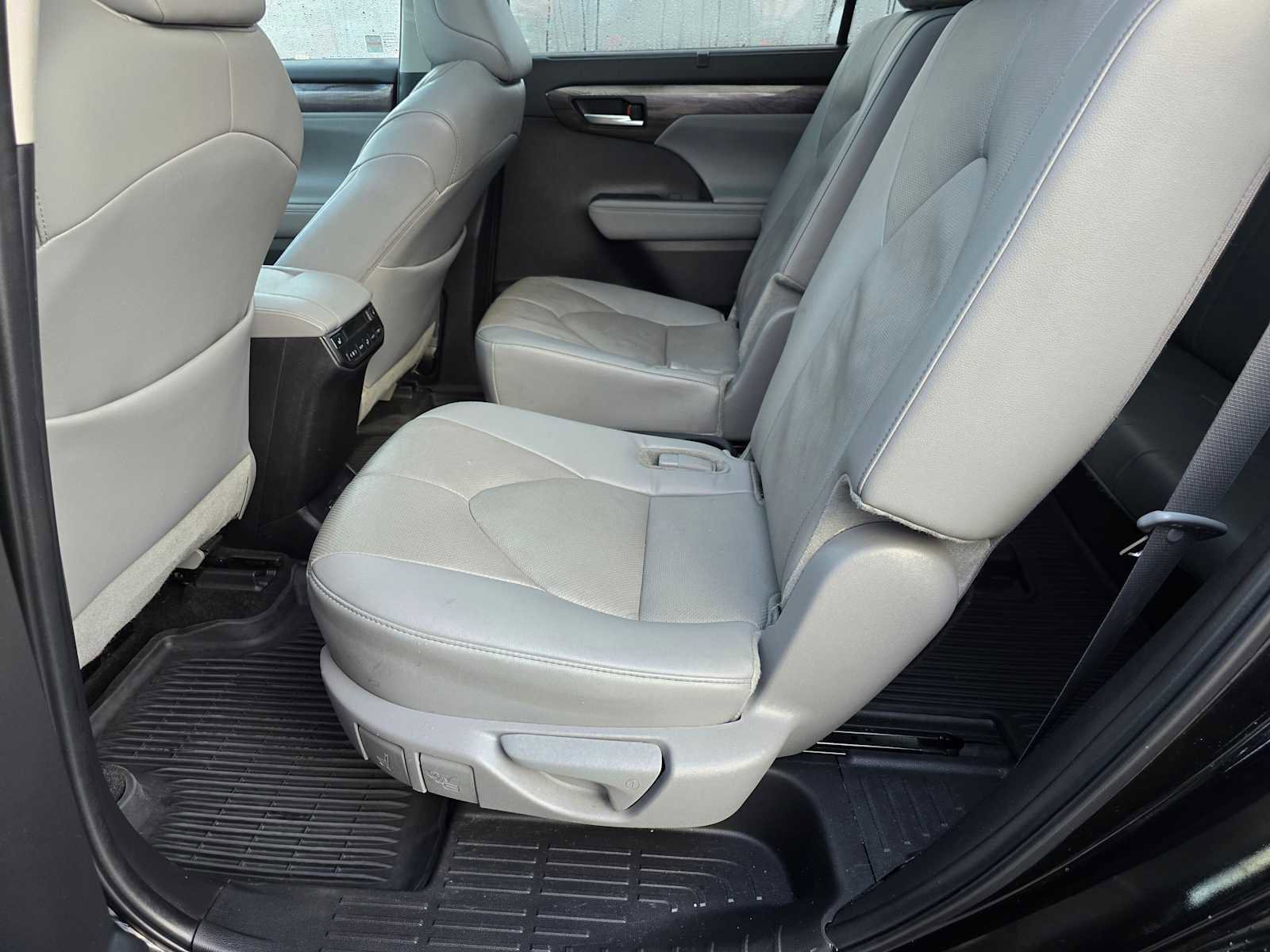 Used 2024 Toyota Highlander Platinum image 20