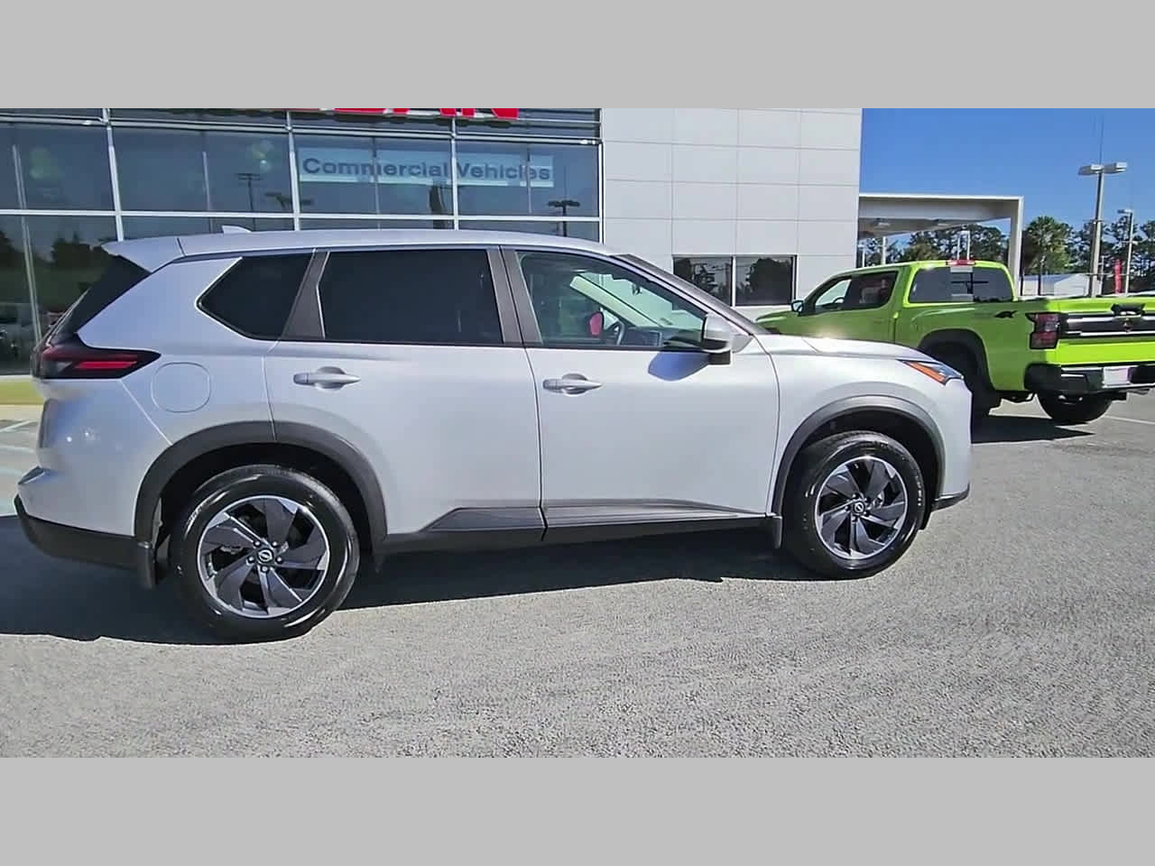 Used 2024 Nissan Rogue SV image 35