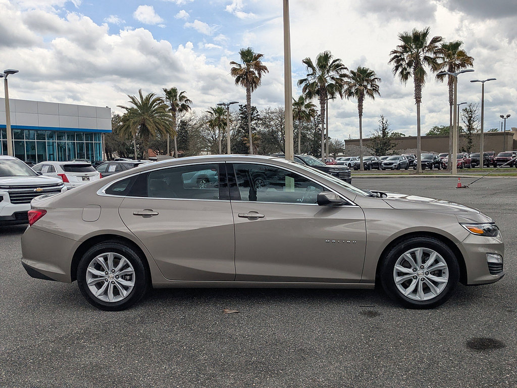 Used 2025 Chevrolet Malibu LT FWD image 2