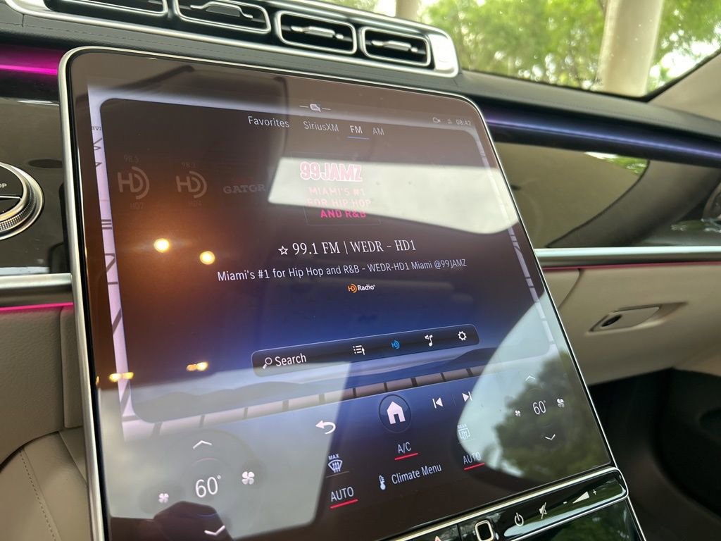 Used 2024 Mercedes-Benz S 580e 4MATIC Sedan w/ AMG Line image 9