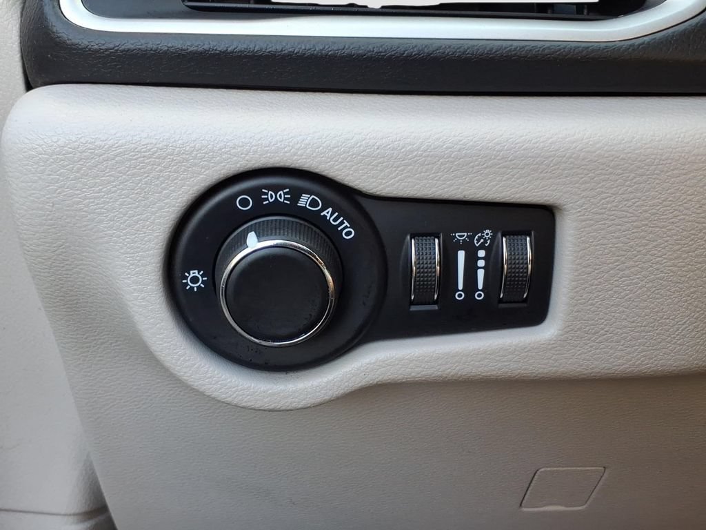 Used 2020 Chrysler Voyager LX w/ Cold Weather Group FWD image 24