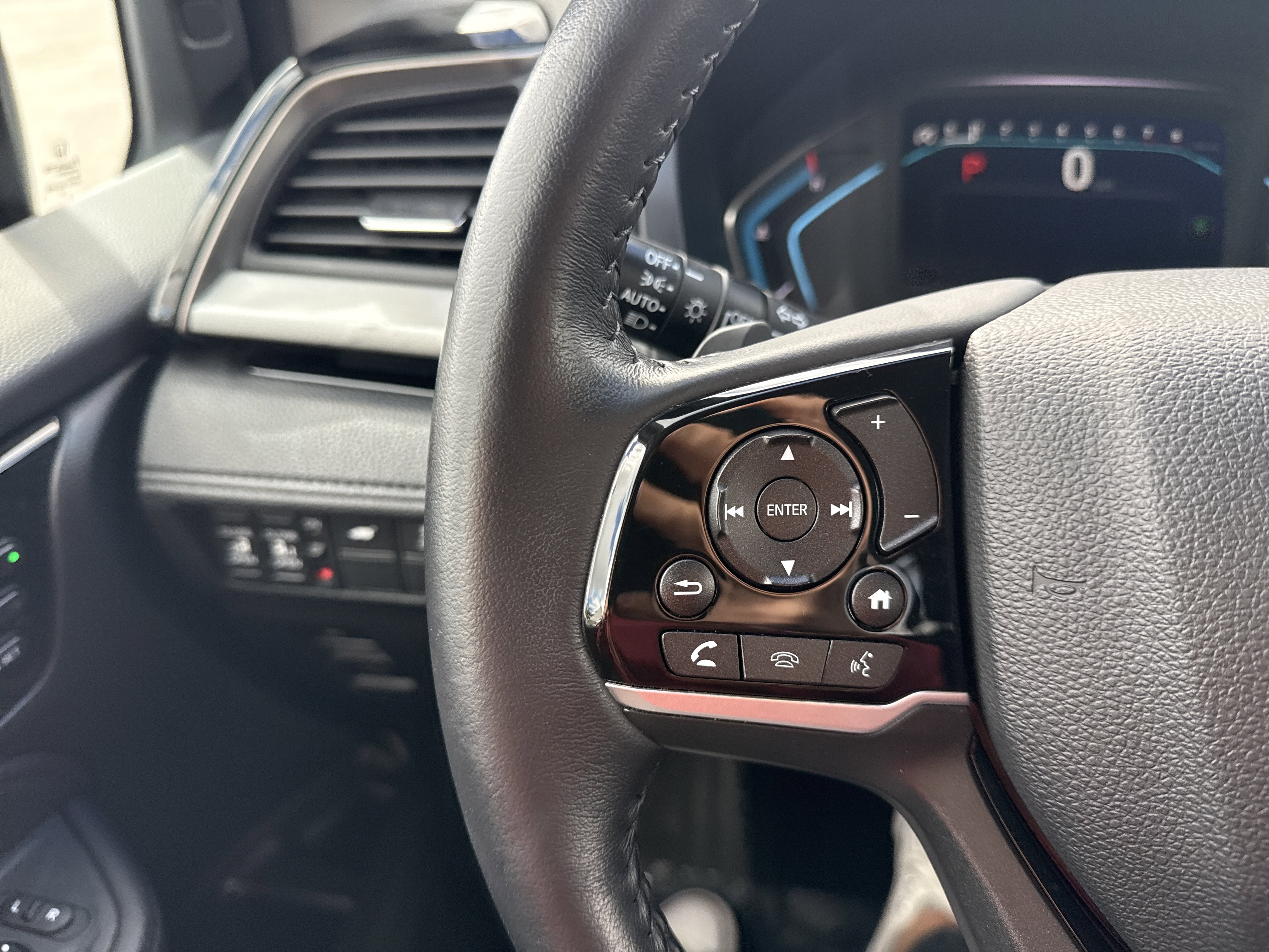 Certified 2024 Honda Odyssey Touring image 24