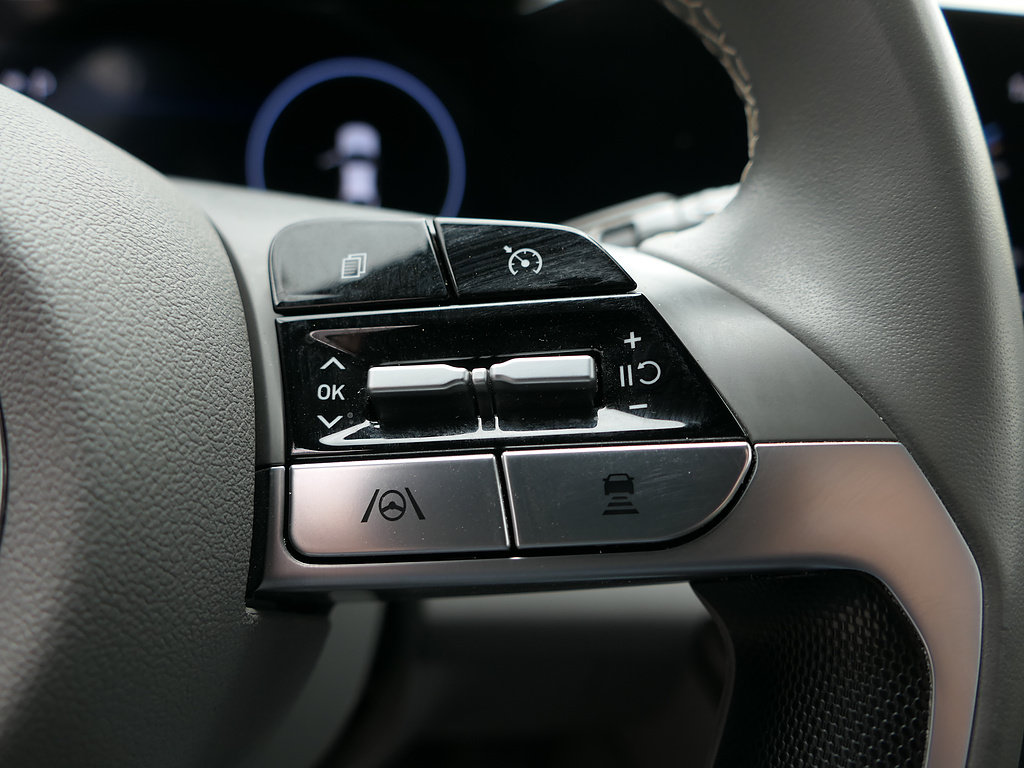 Used 2023 Hyundai Elantra SEL w/ Convenience Package FWD image 16
