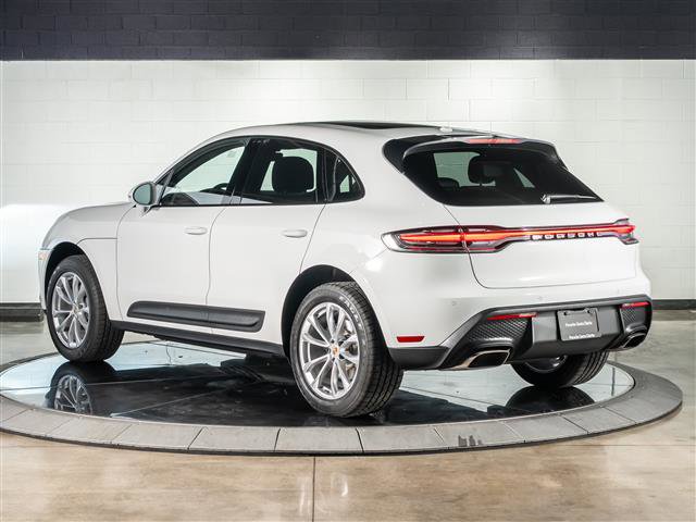 Used 2025 Porsche Macan image 3