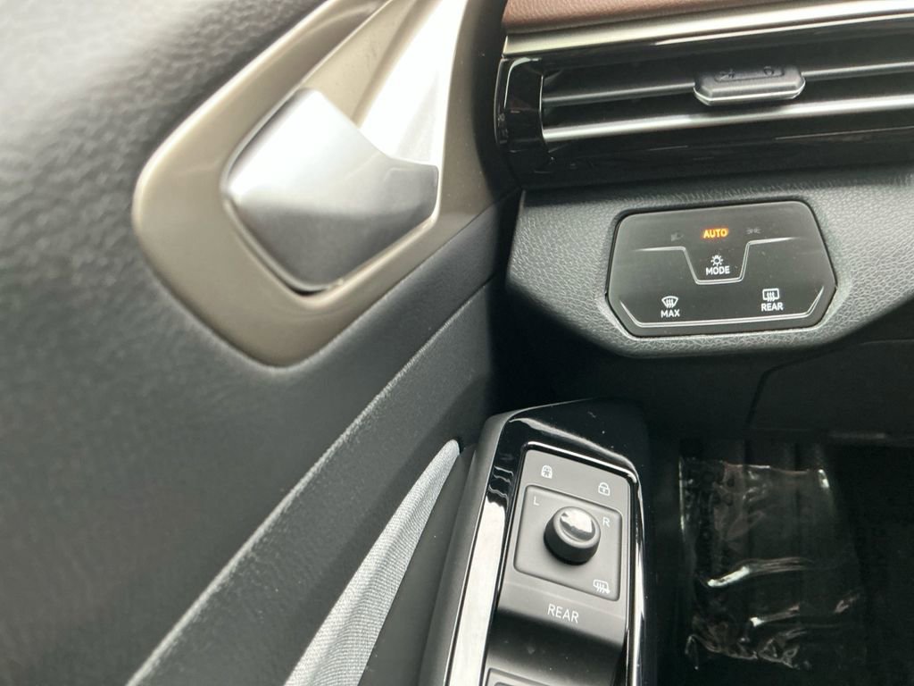 Used 2023 Volkswagen ID.4 Pro image 21